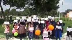 برافراشتن بالن برای آزادی سپیده قلیان در پارک دولت دزفول