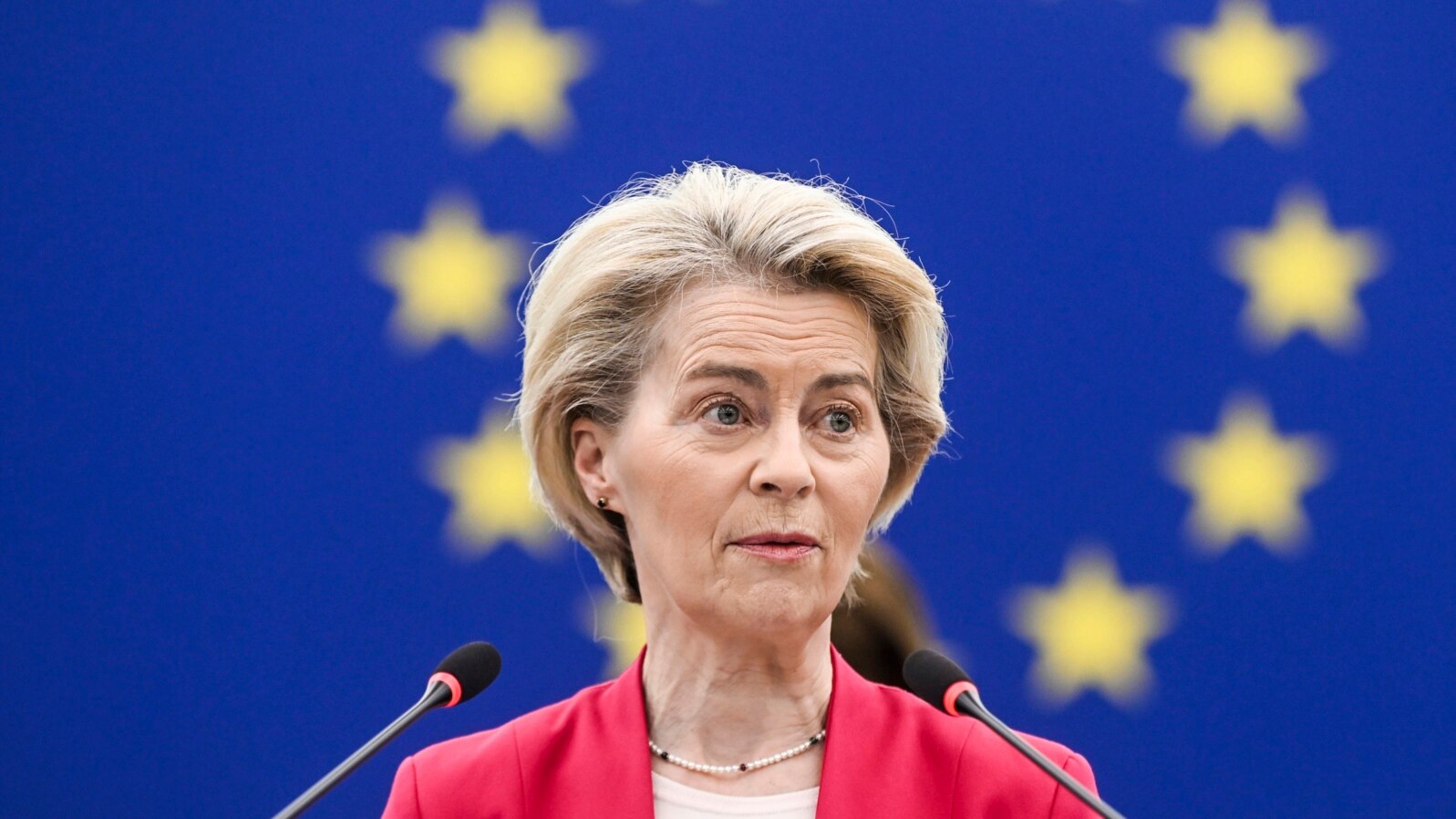 La presidenta de la Comisión Europea, Ursula von der Leyen, se dirige a los miembros del Parlamento Europeo, el 11 de marzo de 2025 en el Parlamento Europeo en Estrasburgo, este de Francia.
