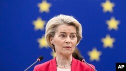 La presidenta de la Comisión Europea, Ursula von der Leyen, se dirige a los miembros del Parlamento Europeo, el 11 de marzo de 2025 en el Parlamento Europeo en Estrasburgo, este de Francia.