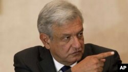 El candidato mexicano, Andrés Mannuel López Obrador, afirma que perdió las elecciones presidenciales porque sus contendores hicieron fraude. 