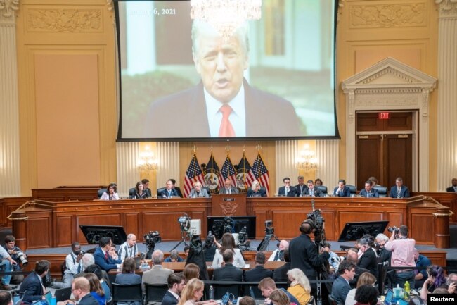 A video of former U.S. President Donald Trump from his January 6th Rose Garden statement is played as Cassidy Hutchinson, who was an aide to former White House Chief of Staff Mark Meadows during the Trump administration, testifies during House Select Committee a public hearing to investigate the January 6 Attack on the U.S. Capitol, at the Capitol, in Washington, U.S., June 28, 2022. (Shawn Thew/Pool via REUTERS)