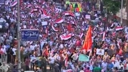 Video of Muslim Brotherhood supporters and military backers