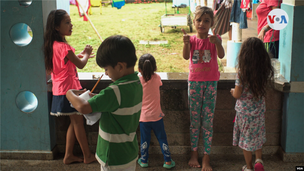 Los pasillos del Colegio Gabriel Garc&#237;a M&#225;rquez, en el municipio de Arauquita, son el hogar temporal de m&#225;s de 90 ni&#241;os venezolanos. 