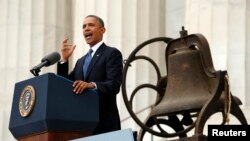 바락 오바마 미국 대통령이 마틴 루터 킹 목사 연설 50주년을 맞아 28일 워싱턴 링컨 기념관에서 연설을 하고있다. 