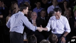 Rubio y Romney en Pennsylvania, donde el candidato republicano evitó pronunciarse sobre la propuesta del senador por Florida.