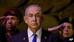 ARCHIVO - El primer ministro israelí, Benjamin Netanyahu, asiste a una ceremonia de colocación de ofrendas florales en Jerusalén, el 6 de mayo de 2024. 