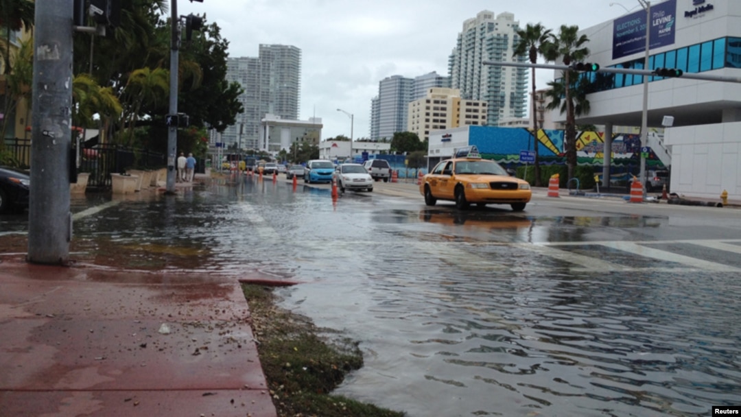 Los efectos de la subida del nivel de las aguas se han hecho patentes últimamente en zonas de Miami Beach.