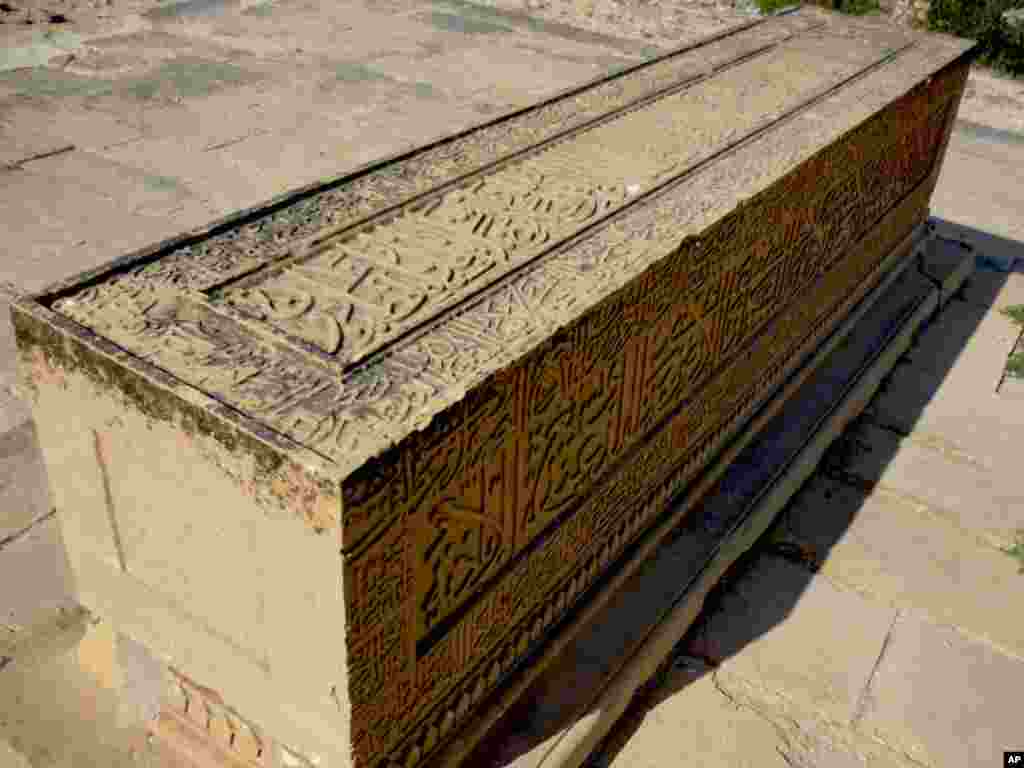 مکلی : تاریخی قبرستان کی تباہی