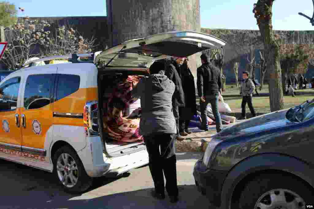Residents living Sur district in Diyarbakir after the curfew was expanded