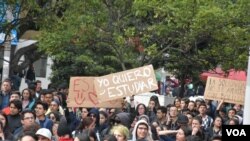 Pese a que policía y militares han intensificado sus operativos con el fin de prevenir hechos violentos durante las protestas, sus organizadores insisten en que la jornada del jueves, será pacífica. Foto Manuel Arias.