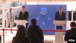 Specijalni izaslanik EU Miroslav Lajčak i zamenik pomoćnika državnog sekretara SAD Metju Palmer na konferenciji za novinare u Prištini