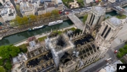 Nhà thờ Đức Bà Paris nhìn từ trên cao sau vụ hỏa hoạn