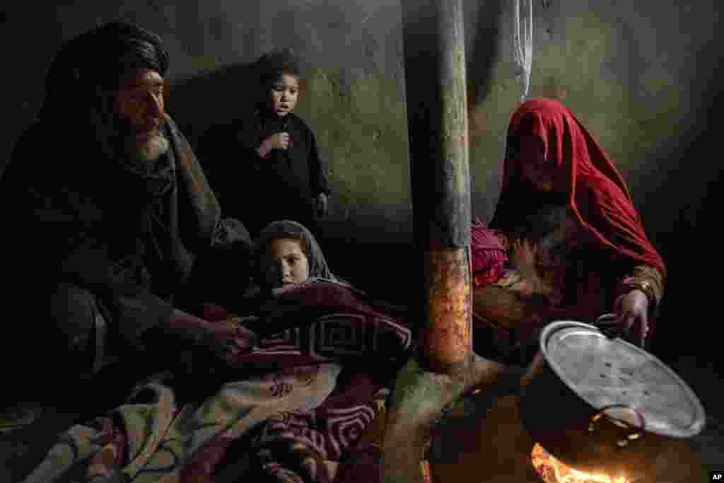 زندگی یک خانواده افغان در یکی از کمپ&zwnj;های بیجاشدگان داخلی در حومه شهر کابل