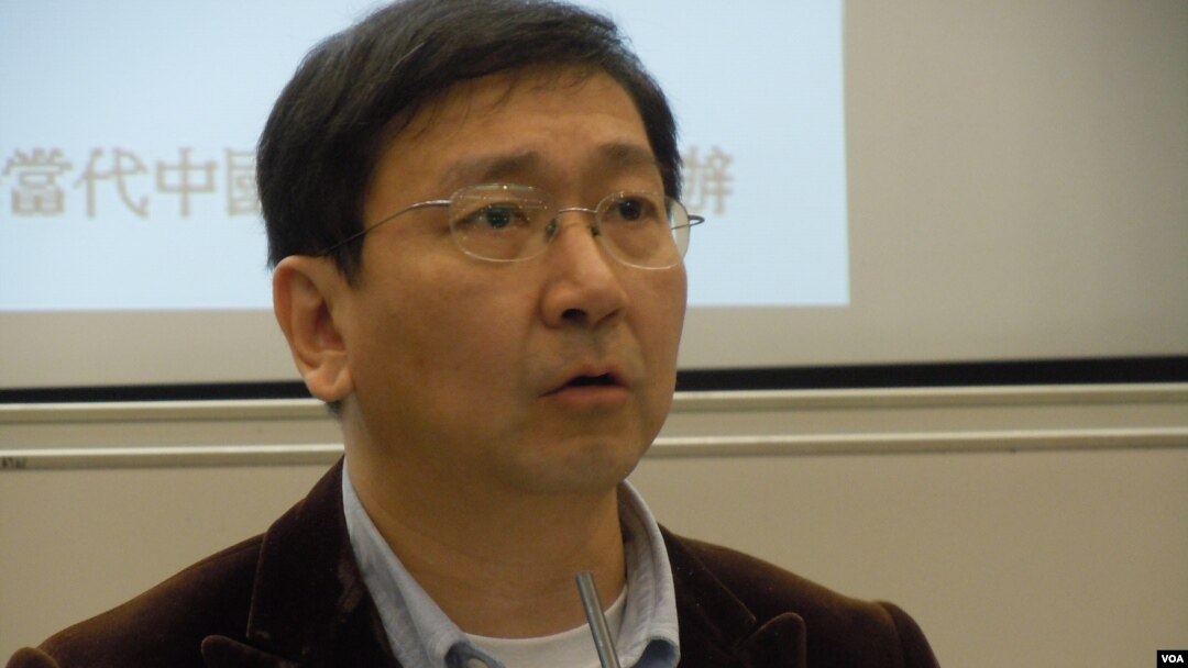 香港大學法律學院院長陳文敏表示,香港特區政府不應該將政治問題推給法院處理(美國之音湯惠芸)