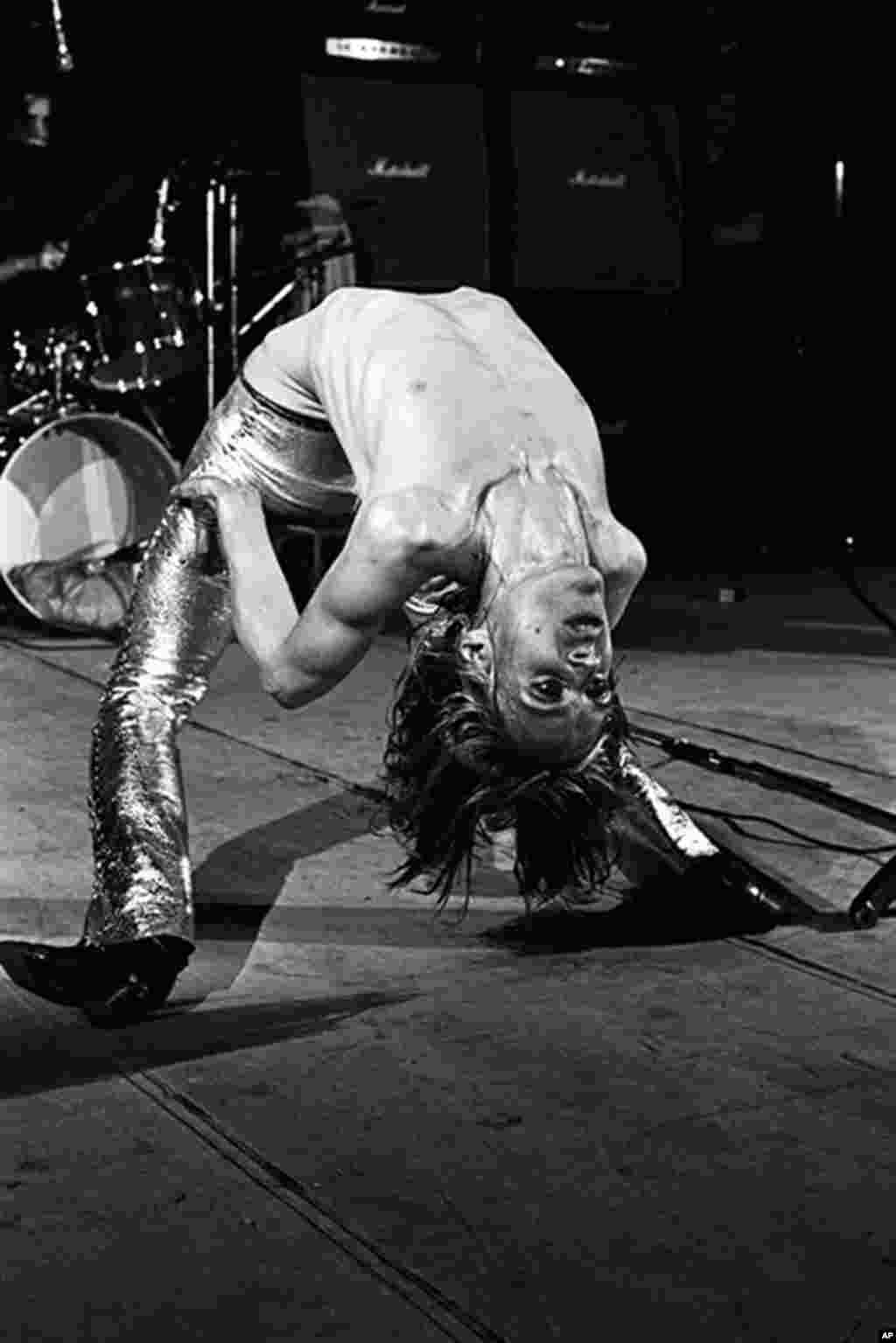 Iggy Backbend, London 1972 (Copyright Mick Rock 2012)