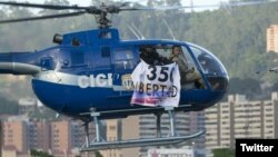 El temerario sobrevuelo del helicóptero ocurrió en momentos que Maduro hablaba en vivo en la televisión estatal a periodistas progubernamentales. Foto @oropezajenny