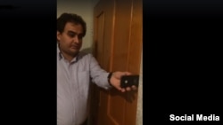 تصویر از ویدئوی منتشر شده از هنگام گفت و گوی پلیس ترکیه با پیمان عارف