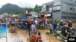 Wilayah Morowali Utara, Sulawesi Tengah terendam banjir akibat hujan lebat dan meluapnya sejumlah sungai, Kamis sore 20/6. (Foto: Ivan Tagora))