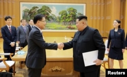 North Korean leader Kim Jong Un greets Chung Eui-yong, head of the presidential National Security Office, in Pyongyang, North Korea, March 6, 2018.