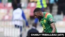 Mshambuliaji wa Cameroon Karl Toko Ekambi akishangilia baada ya kuifungia timu yake bao la kwanza wakati wa mechi ya robo fainali ya Kombe la Mataifa ya Afrika 2021 kati ya Gambia na Cameroon kwenye Uwanja wa Japoma mjini Douala Januari 29, 2022. (Picha na CHARLY TRIBALLEAU).