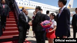 ျမန္မာသမၼတဦးသိန္းစိန္ တ႐ုတ္ႏုိင္ငံ ေပက်င္းၿမိဳ႕ကို ေရာက္ရွိ (ဇြန္ ၂၇၊ ၂၀၁၄) သတင္းဓာတ္ပံု- ႏုိင္ငံေတာ္သမၼတရံုး