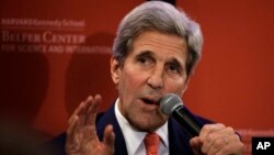 Menteri Luar Negeri Amerika John Kerry bersiap-siap untuk bertolak ke Timur Tengah (foto: dok).