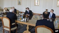 رافائل گروسی، مدیرکل آژانس بین المللی انرژی اتمی، با محمد جواد ظریف، وزیر خارجه ایران، در تهران دیدار می‌کند. ۲۱ فوریه ۲۰۲۱