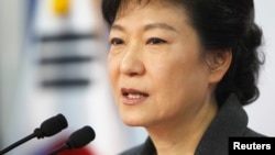 Presiden Korea Selatan yang baru, Park Geun-hye, berbicara pada sebuah konferensi pers. (Reuters/Woohae Cho)