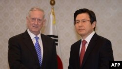 美国防长马蒂斯与韩国防长私下会晤后举行记者会（2017-02-03)