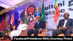 Président Félix Tshisekedi (2e D) na mokani wa ye ya Niger Mahamadou Issoufou (2e G) na mokonzi ya kala ya Liberia Ellen Johnson Sirleaf (1ere G) na Forum Mokutani, Kinshasa, 6 septembre 2019. (Facebook/Présidence RDC)