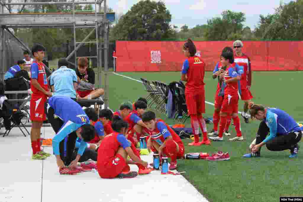 Thai training before 2nd match with Ivory Coast