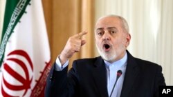 Menteri Luar Negeri Iran Mohammad Javad Zarif berbicara dalam konferensi pers di Tehran, Iran, 13 Februari 2019.