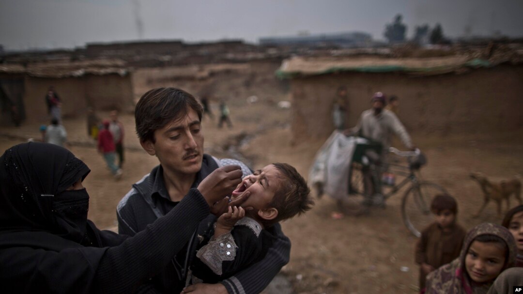 Hàng ngàn người Afghanistan vẫn còn tạm trú tại Pakistan sau khi rời khỏi nước để tránh nhiều thập niên chiến tranh và bị ngược đãi tại quê nhà. 