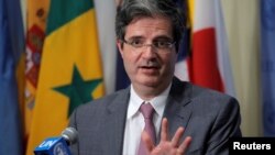 Francois Delattre, l'ambassadeur français de l'ONU, s'adresse aux journalistes après le vote du conseil de sécurité de l'ONU qui approuve une résolution sur le Burundi à New York, le 29 juillet 2016.