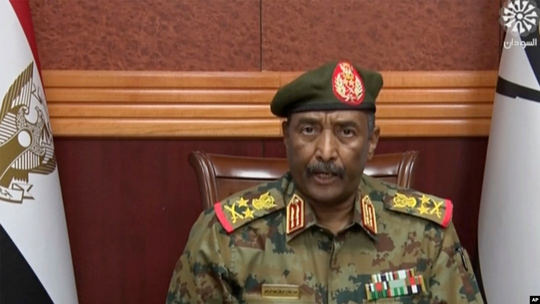Jenerali Abdel-Fattah Burhan, atangaza iseswa rya reta mfatakibanza muri Sudani i Khartoum, kw'itariki ya 25/10/2021