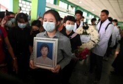 Funeral del estudiante de medicina de 17 años Khant Nyar Hein, quien murió de un disparo durante la represión de las fuerzas de seguridad contra manifestantes en Rangún, Myanmar, el 16 de marzo de 2021.