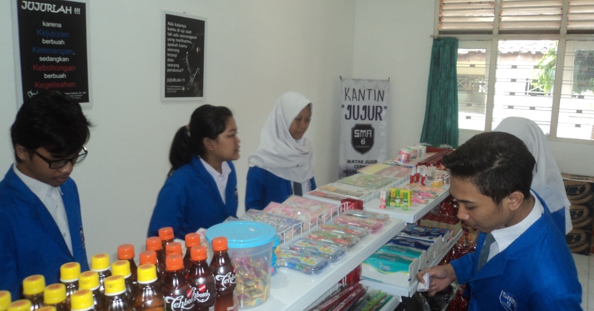 Yalangoch model Isabel Fontana Porno mashuqa qul uning crotch lick qiladi