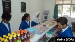 Suasana di Kantin Kejujuran SMA 6, Solo. (Foto: VOA/Yudha)