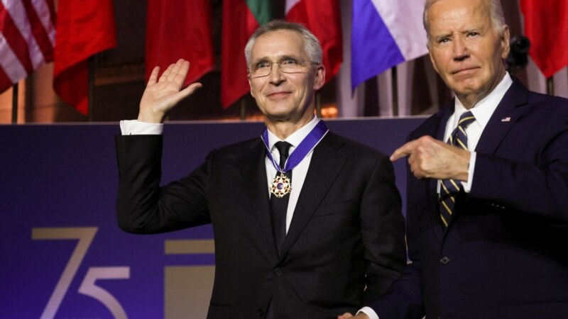 Presiden Biden Anugerahi Sekjen NATO Stoltenberg Medali Kebebasan