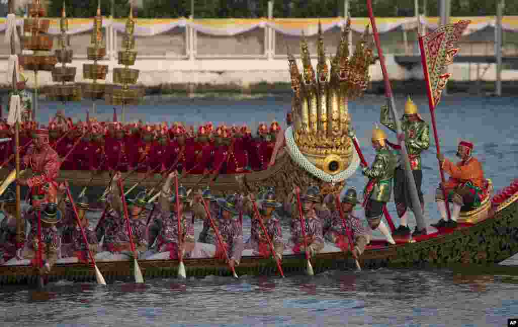 Oarsmen paddle their boat during the dress rehearsal for the Royal barge ceremony on the Chao Phraya river Bangkok, Thailand.