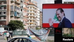 Billboard menggambarkan Perdana Menteri Lebanon Saad Hariri, yang telah mengundurkan diri, di Beirut, 11 November 2017. 