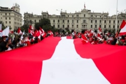 Peruanos protestan contra el gobierno del presidente de Perú, Pedro Castillo, en Lima, el 23 de agosto de 2021.