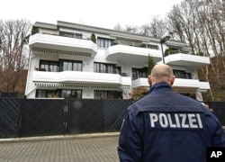 APTOPIX Germany France Plane Crash, A police officer stands in front of a house where the co-pilot of the crashed Germanwings airliner jet is supposed to have lived in an apartment, in Duesseldorf, Germany, Thursday March 26, 2015 during investigations of the crash of an aircraft...