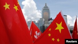资料照：中国国旗与香港旗帜