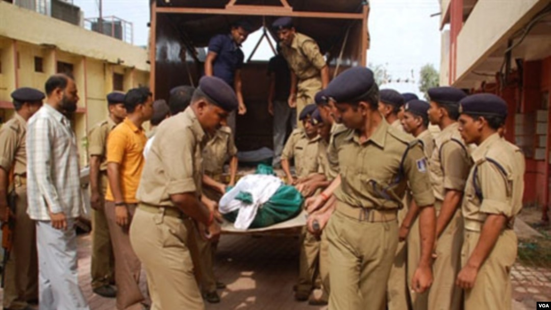 Serangan pemberontak Maois menewaskan 27 pasukan keamanan India di Chhattisgarh, 30 Juni 2010.