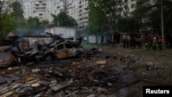 Uništeni automobil na mjestu ruskog vazdušnog napada u Harkovu, Ukrajina, 14. maj 2024.
