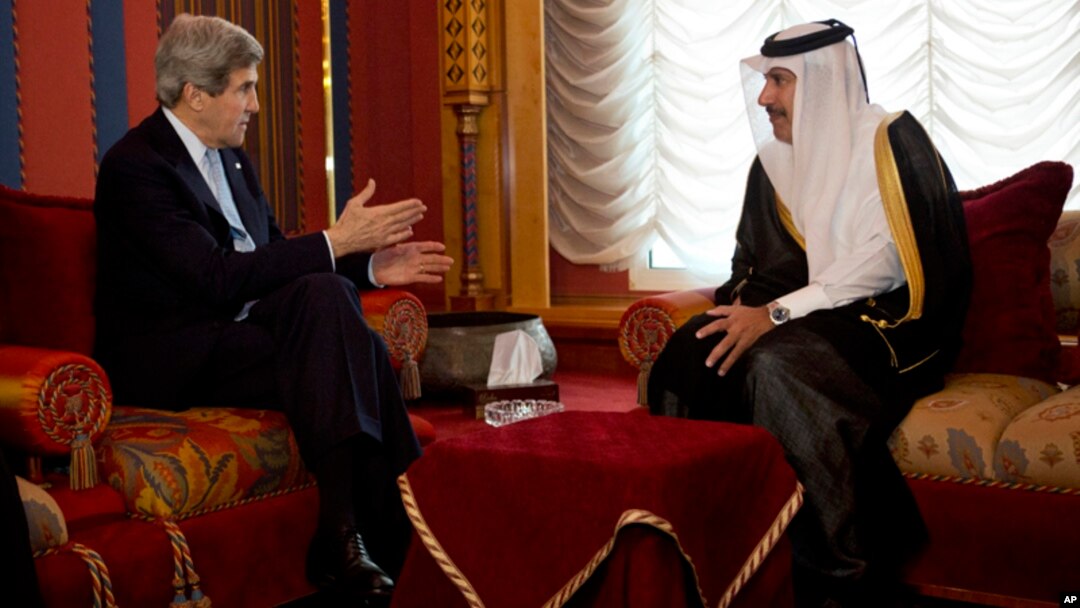 John Kerry se reunió en Doha con el primer ministro y canciller de Qatar, el jeque Hamad bin Jassim Al Thani.