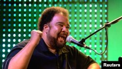 Pianis George Duke dalam salah satu penampilan di festival jazz Montreux, 2006. (Foto: Dok)