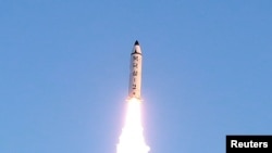 朝鲜今年二月进行导弹试射（资料图）