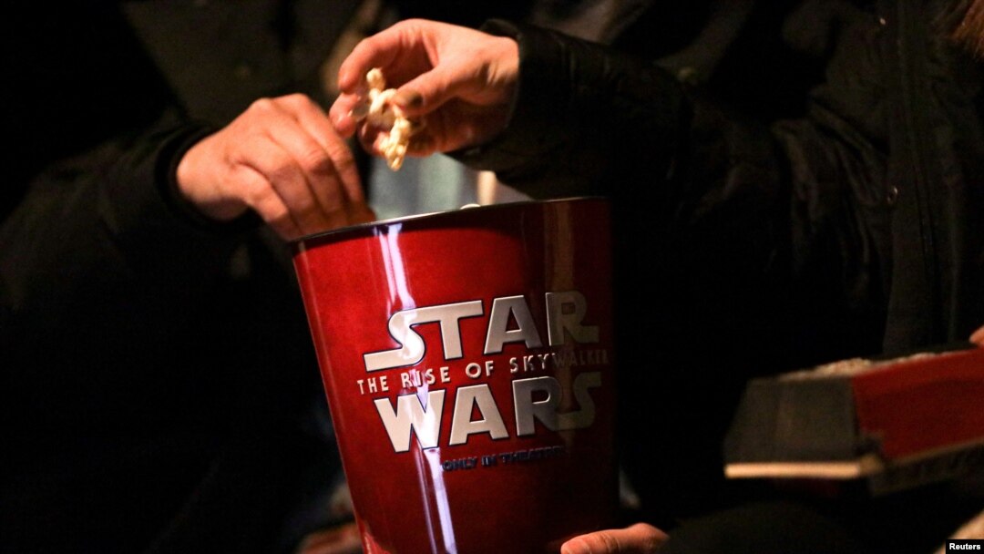 Después de menos de dos semanas en los cines, la película dirigida por J. J. Abrams ha generado 725 millones de dólares a nivel mundial.